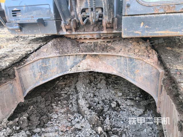 大臂油缸整體?豎拍(工作和回轉(zhuǎn)裝置) 大臂油缸整體?豎拍(工作和回轉(zhuǎn)裝置)
