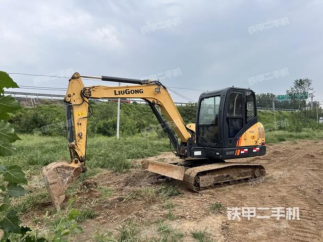 驾驶室整体(整机外观) 驾驶室整体(整机外观)