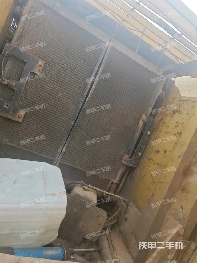 散熱器正面(大件艙室) 散熱器正面(大件艙室)