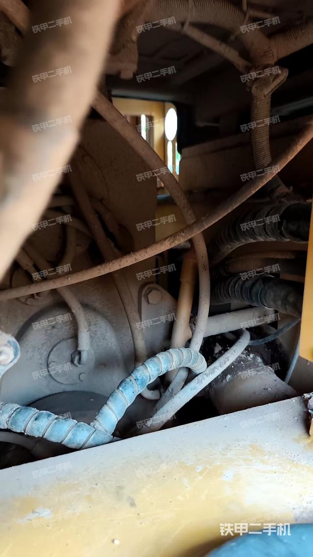 前車架正右側(cè)（壓路機(jī)前后車架）