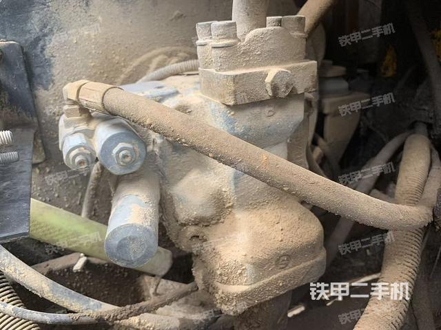 液压泵舱室正面整体(整机外观) 液压泵舱室正面整体(整机外观)
