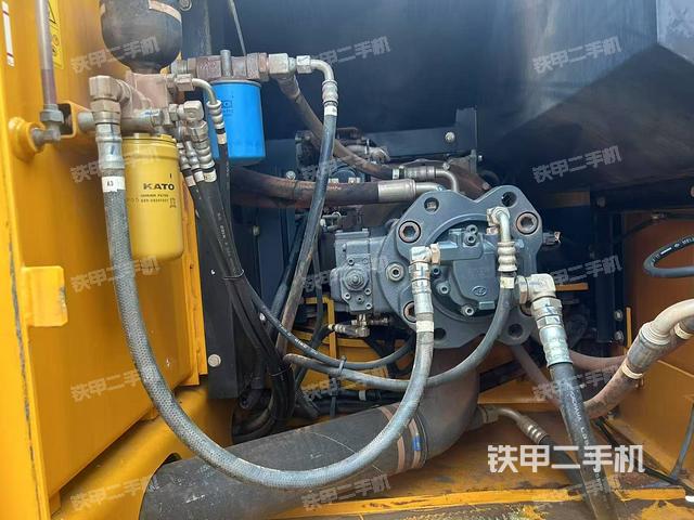 液壓泵艙室正面整體(整機外觀) 液壓泵艙室正面整體(整機外觀)