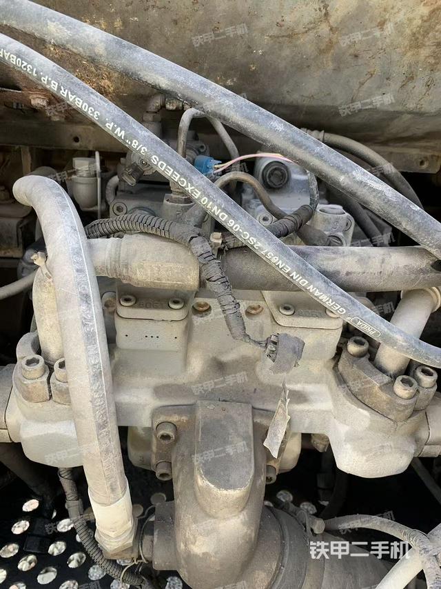 液壓泵艙室正面整體(整機(jī)外觀) 液壓泵艙室正面整體(整機(jī)外觀)