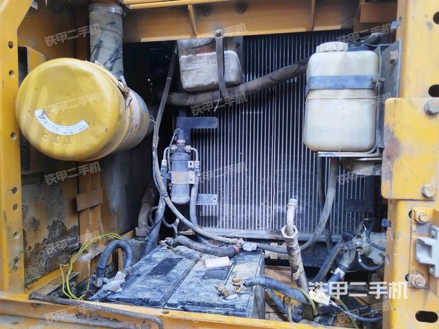 散熱器正面(大件艙室) 散熱器正面(大件艙室)