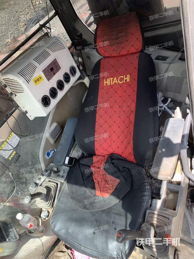 駕駛室整體(整機(jī)外觀) 駕駛室整體(整機(jī)外觀)
