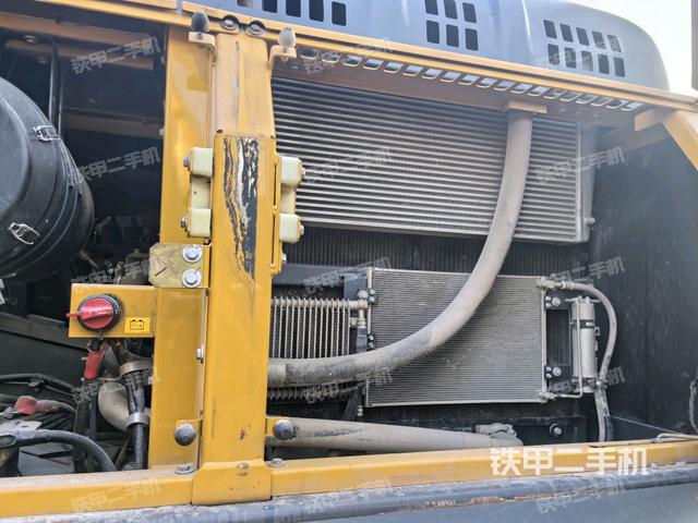 散熱器正面(大件艙室) 散熱器正面(大件艙室)