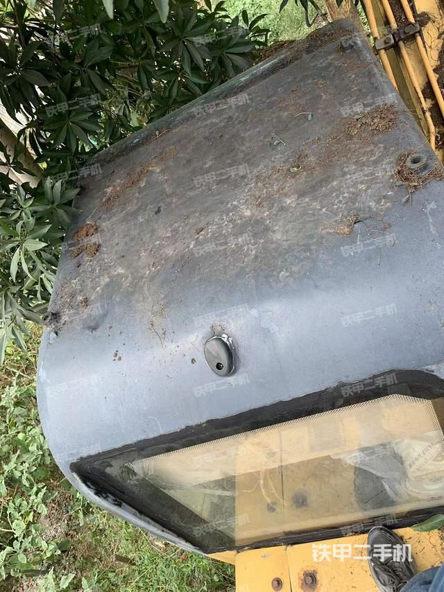 駕駛室頂部(整機外觀) 駕駛室頂部(整機外觀)