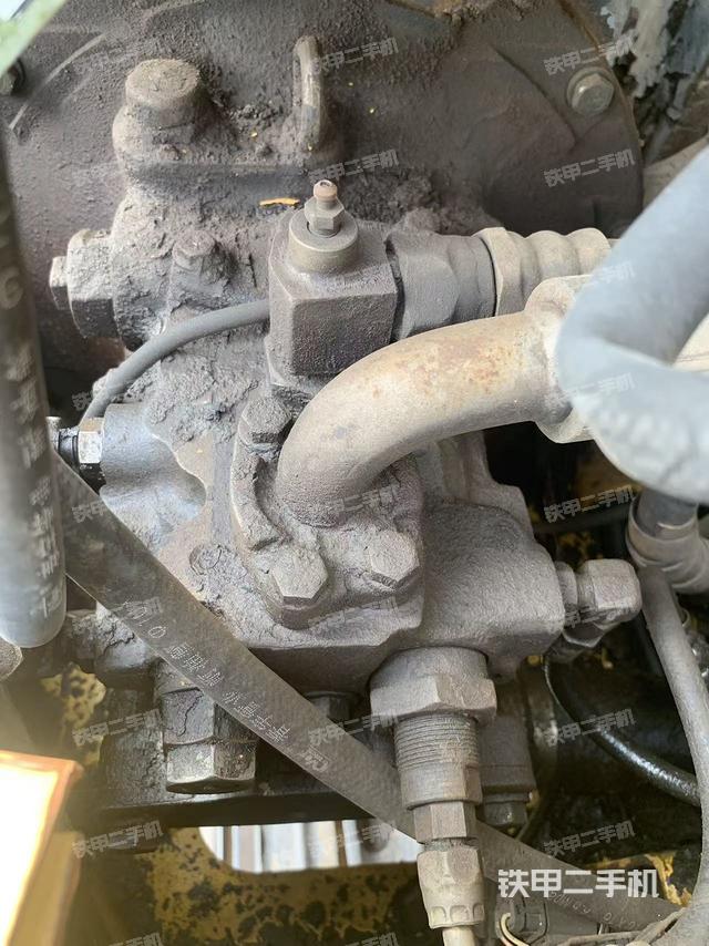 液壓泵艙室正面整體(整機(jī)外觀) 液壓泵艙室正面整體(整機(jī)外觀)