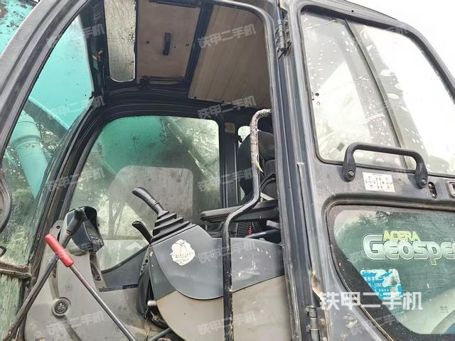 駕駛室整體(整機外觀) 駕駛室整體(整機外觀)
