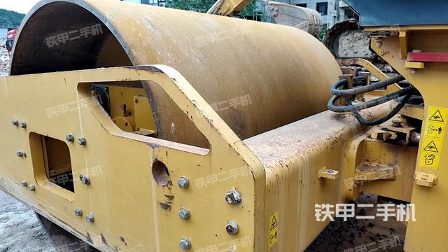 正后側(cè)（壓路機(jī)前后車架）