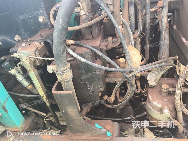 液壓泵艙室正面整體(整機外觀) 液壓泵艙室正面整體(整機外觀)