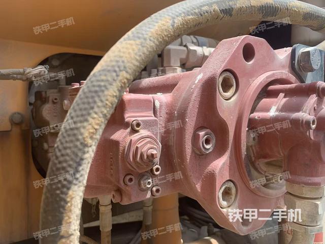 液压泵舱室正面整体(整机外观) 液压泵舱室正面整体(整机外观)