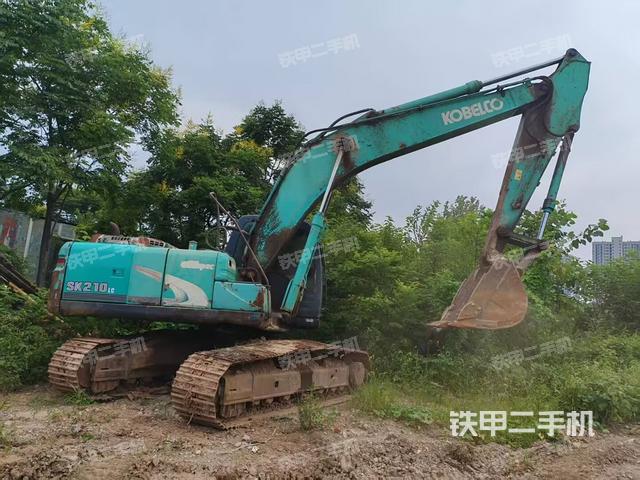駕駛室頂部(整機外觀) 駕駛室頂部(整機外觀)