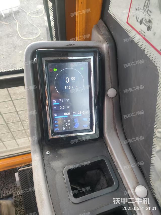 回转马达和主控阀（整机外观）