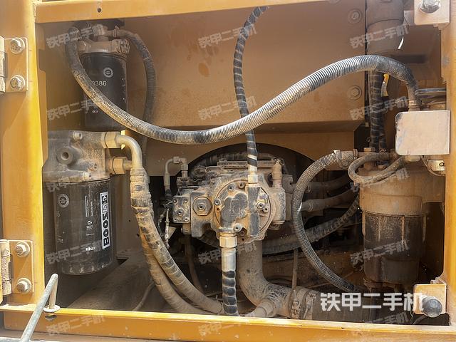 液压泵舱室正面整体(整机外观) 液压泵舱室正面整体(整机外观)