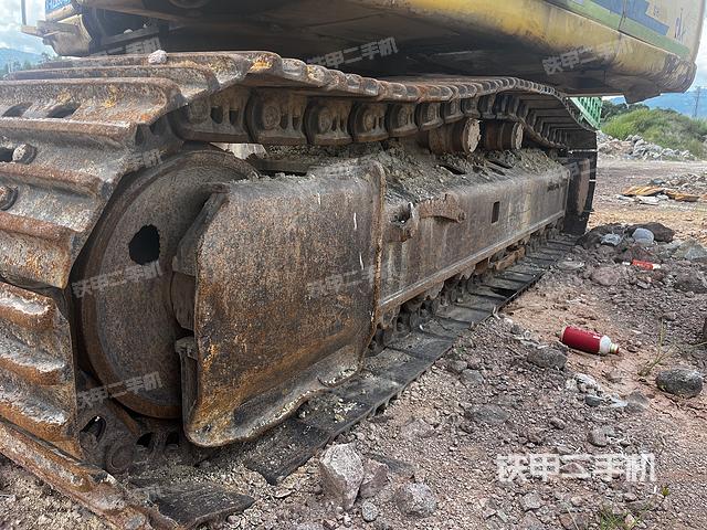 單側(cè)履帶整體(整機(jī)外觀) 單側(cè)履帶整體(整機(jī)外觀)