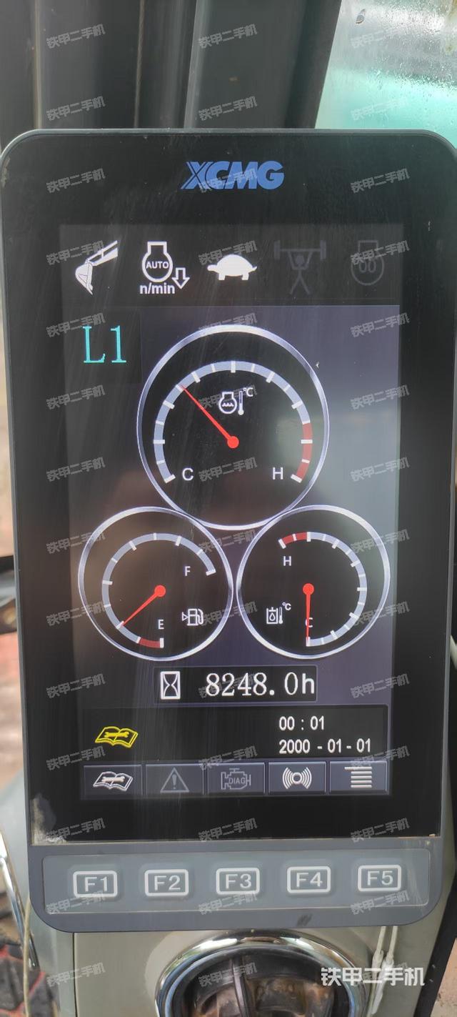 駕駛室整體(整機(jī)外觀) 駕駛室整體(整機(jī)外觀)