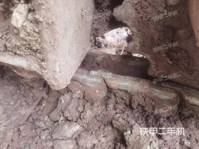 单侧履带整体(整机外观) 单侧履带整体(整机外观)
