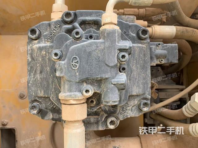 液壓泵艙室正面整體(整機(jī)外觀) 液壓泵艙室正面整體(整機(jī)外觀)