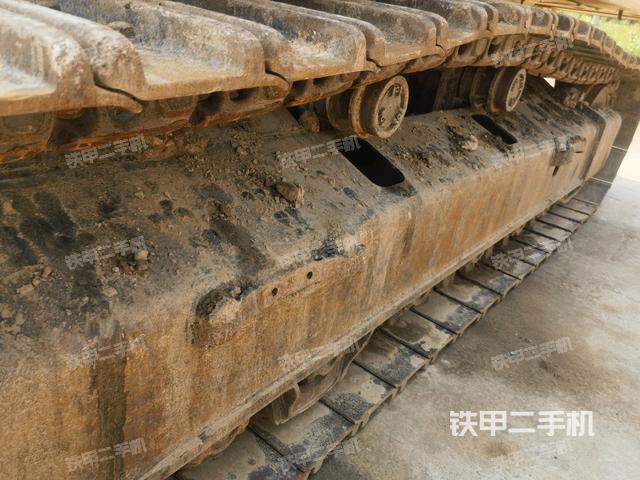 单侧履带整体(整机外观) 单侧履带整体(整机外观)