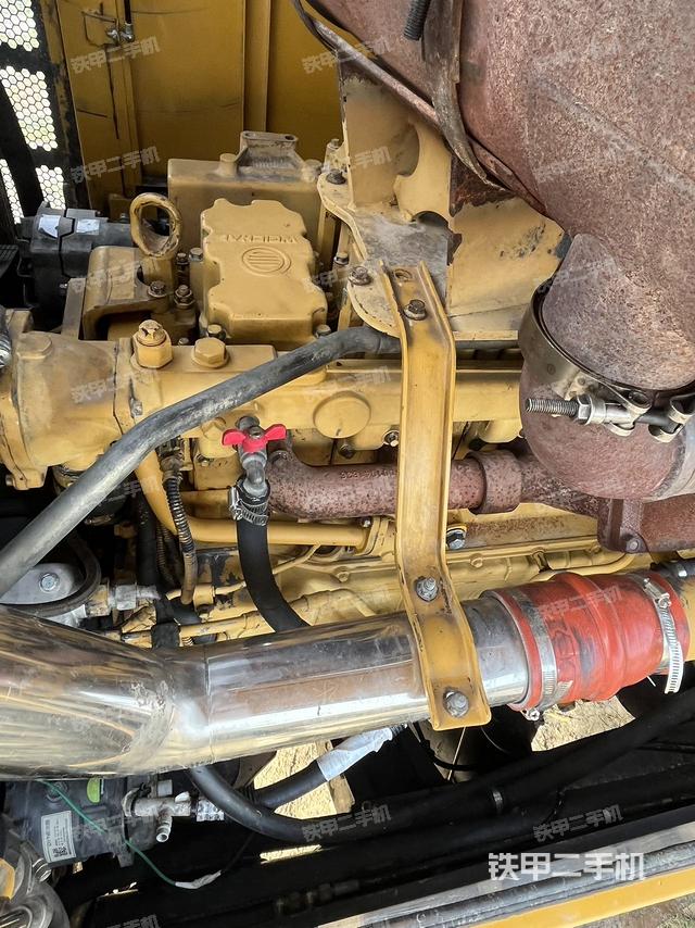 发动机右侧（整机外观及大件）