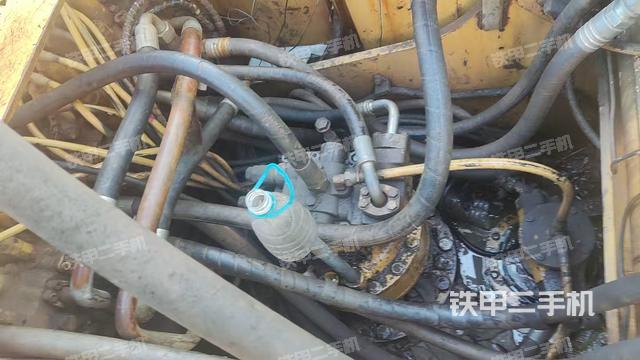 回轉馬達和主控閥（整機外觀）