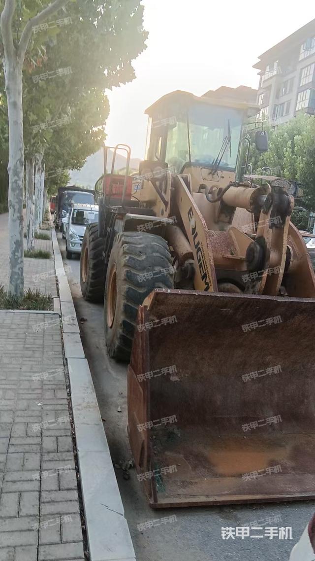 整機右側(cè)(設(shè)備外觀及核心部件) 整機右側(cè)(設(shè)備外觀及核心部件)