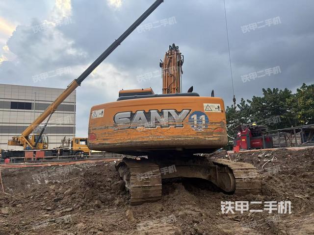 驾驶室整体(整机外观) 驾驶室整体(整机外观)
