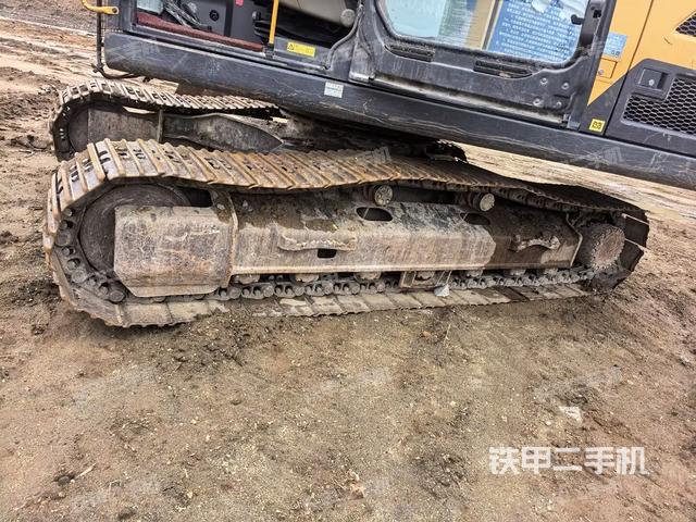 左側(cè)履帶整體?(行走機(jī)構(gòu)) 左側(cè)履帶整體?(行走機(jī)構(gòu))