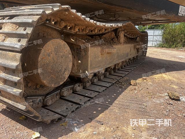 单侧履带整体(整机外观) 单侧履带整体(整机外观)