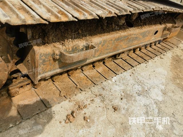 单侧履带整体(整机外观) 单侧履带整体(整机外观)