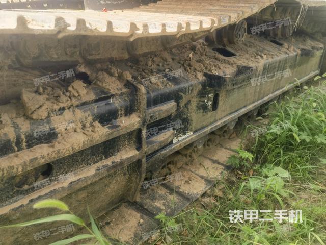 單側(cè)履帶整體(整機外觀) 單側(cè)履帶整體(整機外觀)