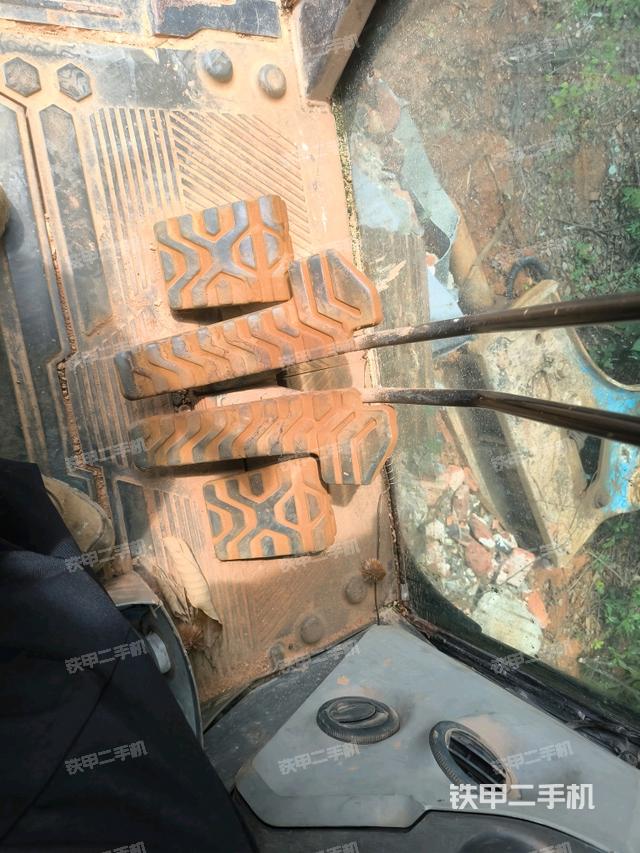 座椅左側控制臺/音響/含左手柄(駕駛室部分) 座椅左側控制臺/音響/含左手柄(駕駛室部分)