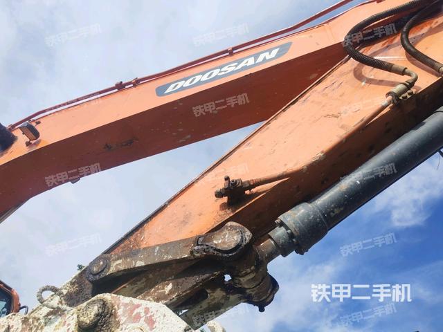 小臂整體左后(工作和回轉(zhuǎn)裝置) 小臂整體左后(工作和回轉(zhuǎn)裝置)