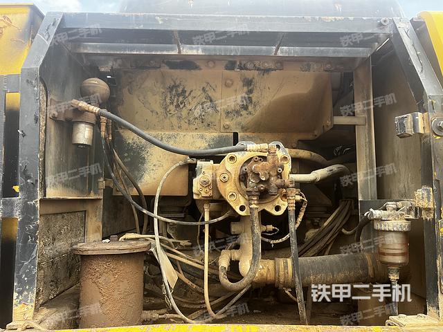 液壓泵艙室正面整體(整機(jī)外觀) 液壓泵艙室正面整體(整機(jī)外觀)