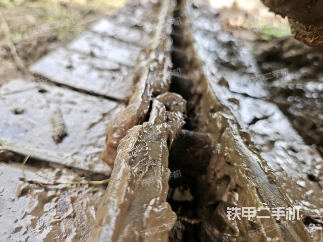 右驅(qū)動輪(行走機構(gòu)) 右驅(qū)動輪(行走機構(gòu))