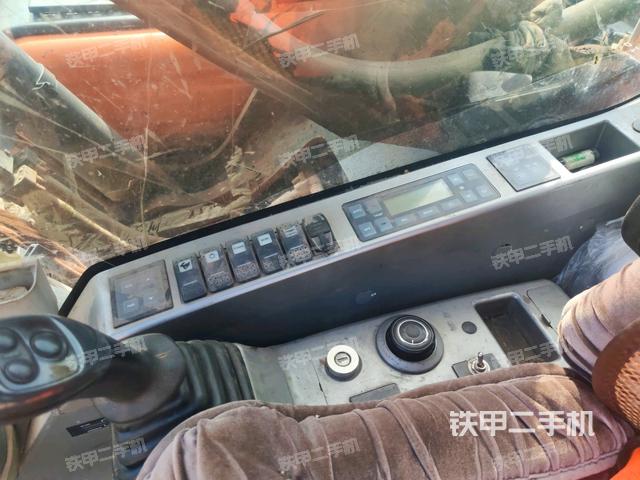 座椅右側(cè)控制臺(tái)/鑰匙門/油門/含右手柄(駕駛室部分) 座椅右側(cè)控制臺(tái)/鑰匙門/油門/含右手柄(駕駛室部分)
