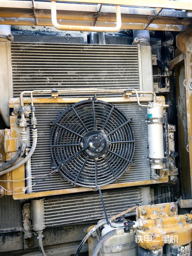 散熱器正面(大件艙室) 散熱器正面(大件艙室)