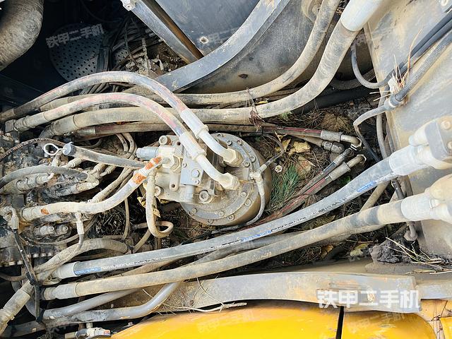 回转马达和主控阀（整机外观）