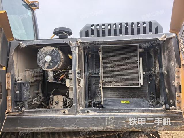 散熱器正面(大件艙室) 散熱器正面(大件艙室)