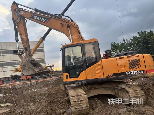 三一重工SY215C挖掘機(jī)