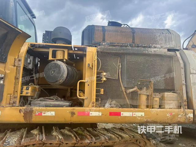 驾驶室顶部（整机外观）