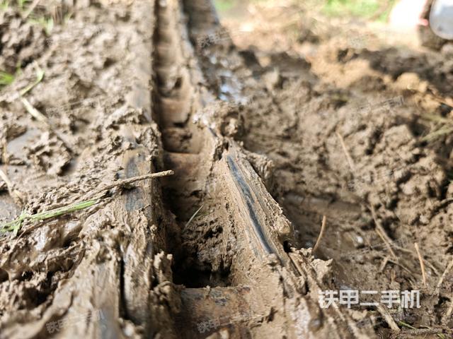 左側(cè)行走馬達蓋板(行走機構(gòu)) 左側(cè)行走馬達蓋板(行走機構(gòu))