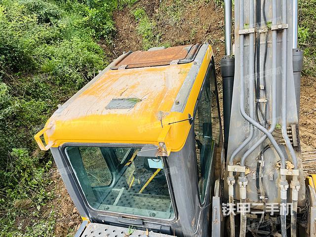 驾驶室顶部（整机外观）
