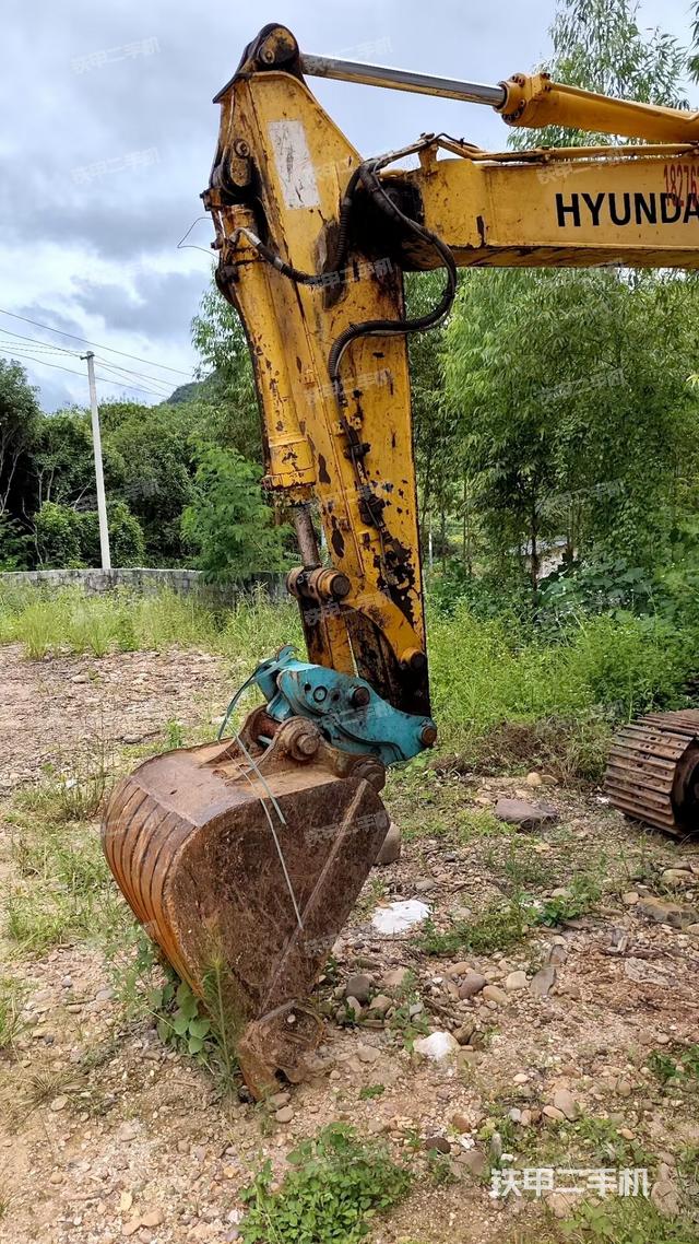 小臂整体左后(工作和回转装置) 小臂整体左后(工作和回转装置)