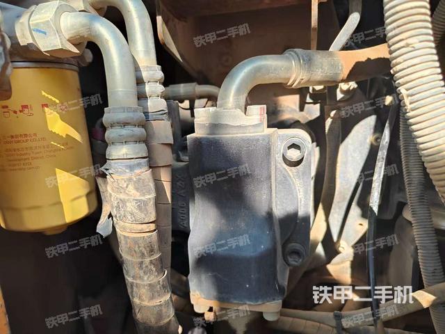 液压泵舱室正面整体(整机外观) 液压泵舱室正面整体(整机外观)