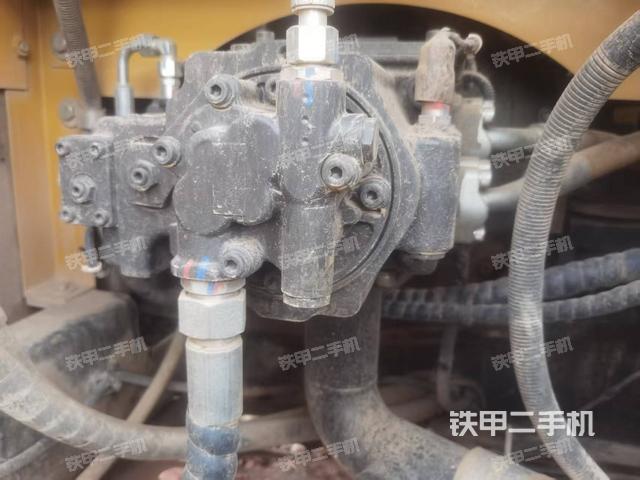 液压泵舱室正面整体(整机外观) 液压泵舱室正面整体(整机外观)