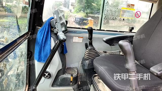 座椅左側(cè)控制臺(tái)/音響/含左手柄(駕駛室部分) 座椅左側(cè)控制臺(tái)/音響/含左手柄(駕駛室部分)