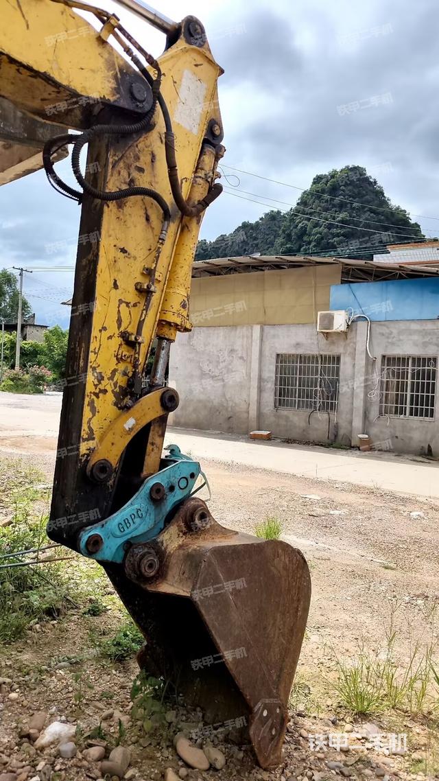 小臂整体右前(工作和回转装置) 小臂整体右前(工作和回转装置)