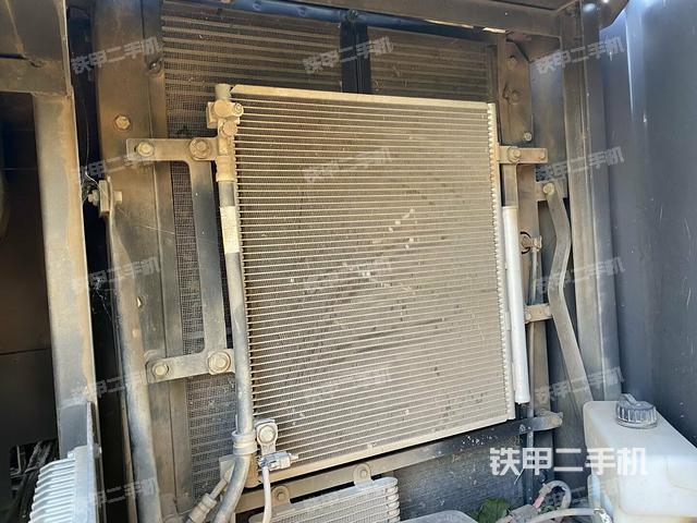 散熱器正面(大件艙室) 散熱器正面(大件艙室)